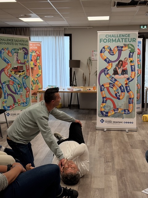 jeu challenge formateur premiers secours icone graphic